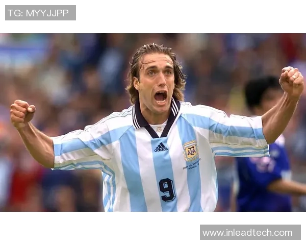 每个时代的足球明星如何塑造了足球的历史与文化传承